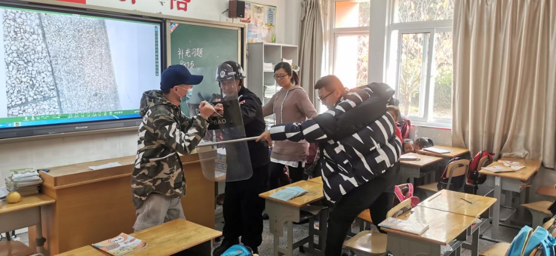 【安全第一】开展防暴演习，共护平安校园_html_m5eb3ebdb.jpg