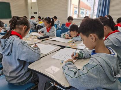 20241029语文组童学课堂报道_html_m41cb9105.jpg