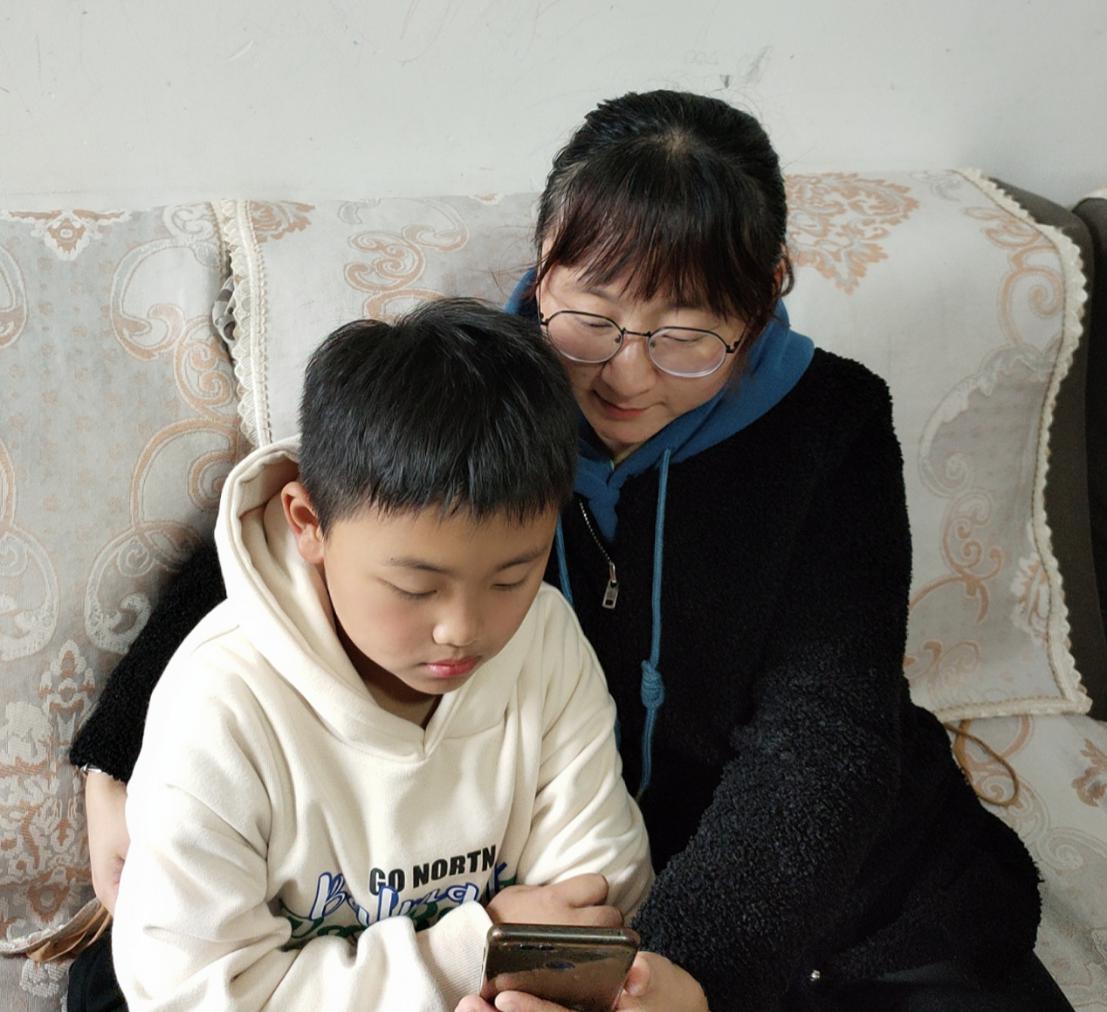 隔屏不隔爱，家校共前行-王莉君_html_6ead42db.jpg