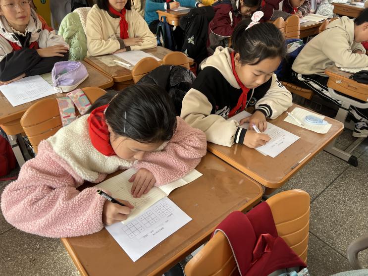 20231129数学组校本课程报道_html_m5c5f3017.jpg