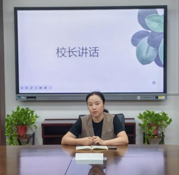 20250912骨干教师培养班报道_html_m40d46055.jpg
