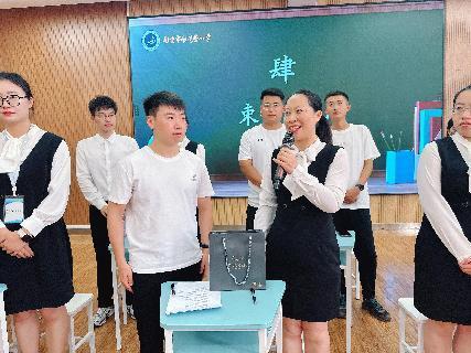 20240909青年教师研修班报道_html_m7bbce191.jpg