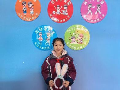 绚丽五彩券，快乐童真心——南湾营小学10月份童星驿站兑换活动_html_m769083d4.jpg