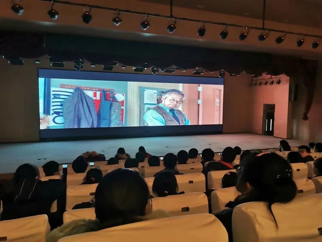 【绿色华中】让家国情怀细润入心——《我和我的家乡》观影活动