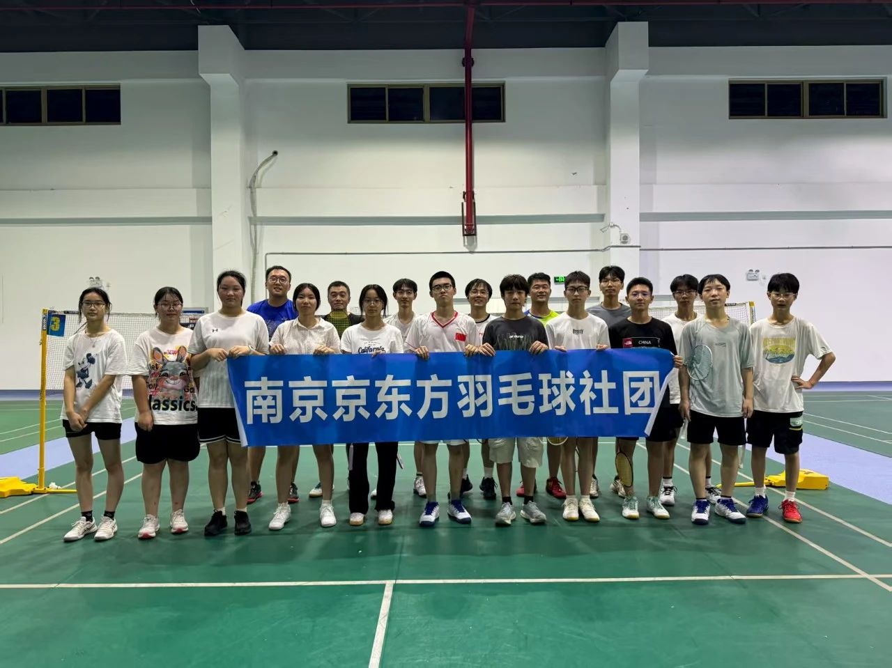 【绿色华中·至美德育】校企携手，羽坛创佳绩——南京京东方羽毛球社团助力我校在南京市青少年阳光体育节校园羽毛球赛中荣获初中组二等奖