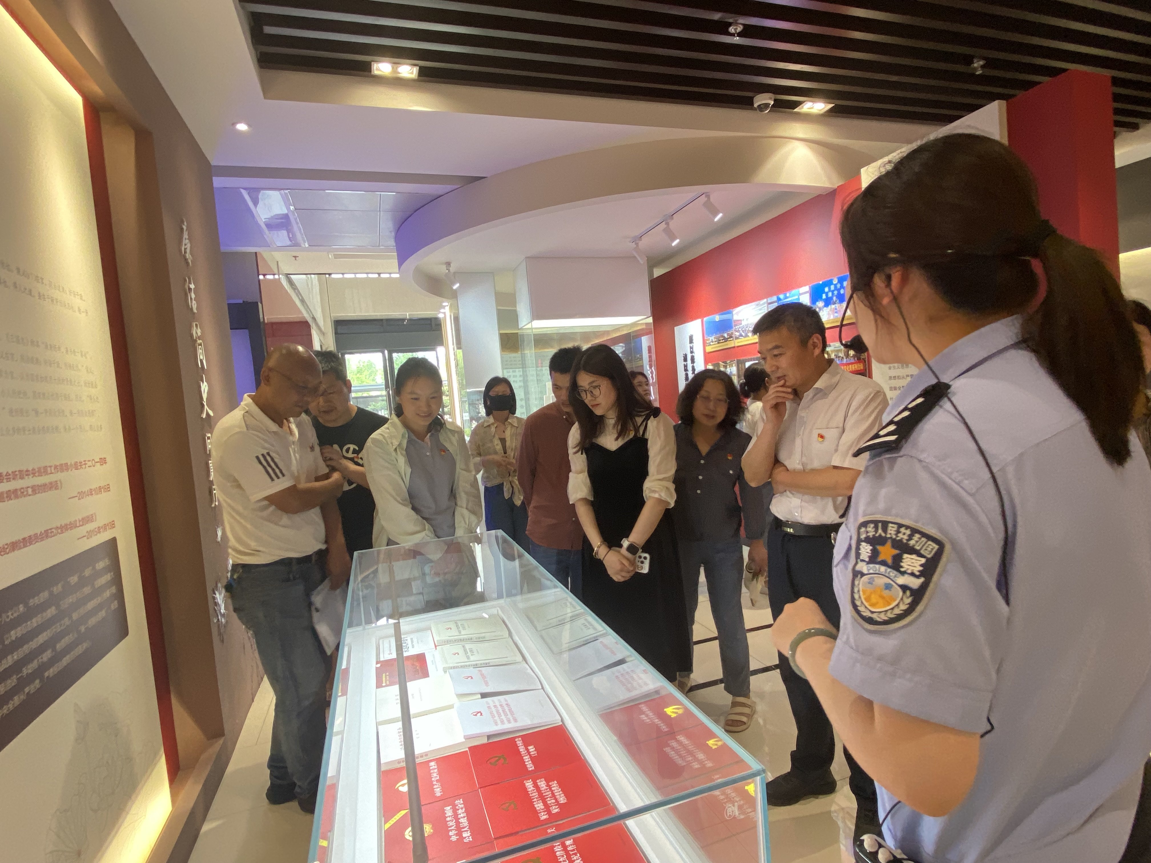 参观廉政教育基地 筑牢廉洁自律防线_html_1c088d95.jpg