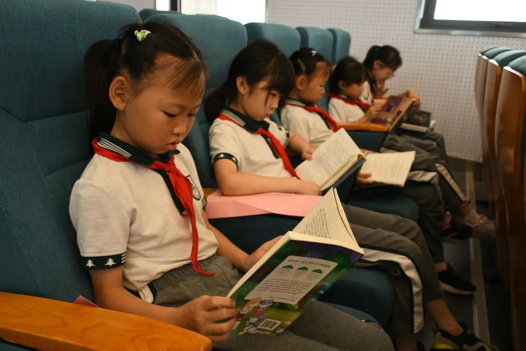 为保障学生们的生命安全_html_mb429c8d.jpg
