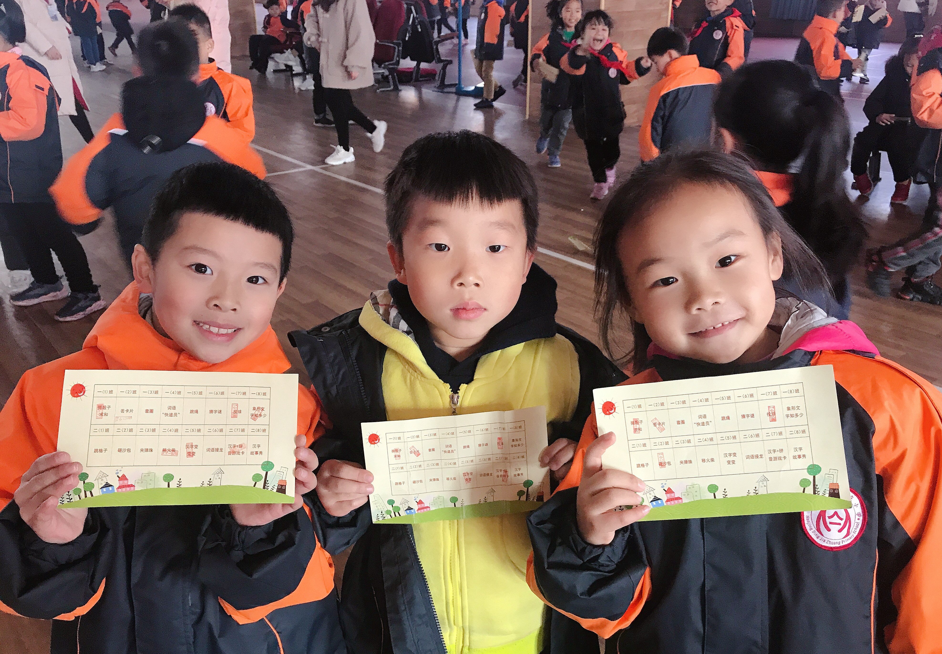 低年级趣味闯关赛报道_html_78a74f00.jpg