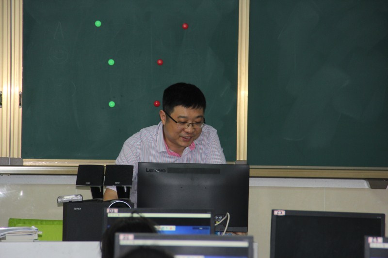 【灵美龙小】信息教研组第四次活动报道