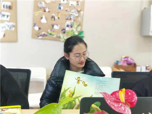语言组长杨娟发言.jpg