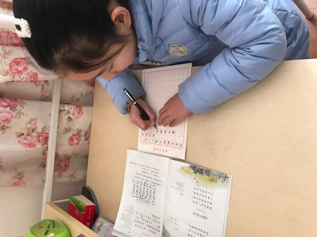 战“疫”助力学，练字我能行_html_m15803f29.jpg