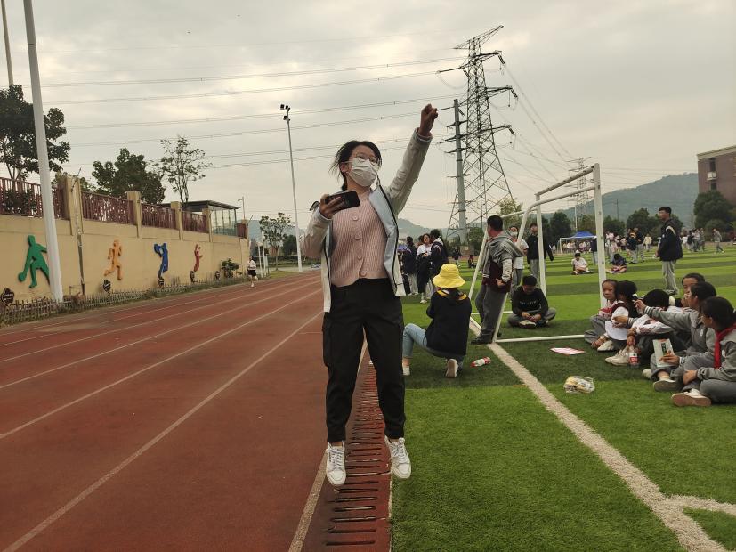 今天花中老师有点“high”_html_m2a841940.jpg