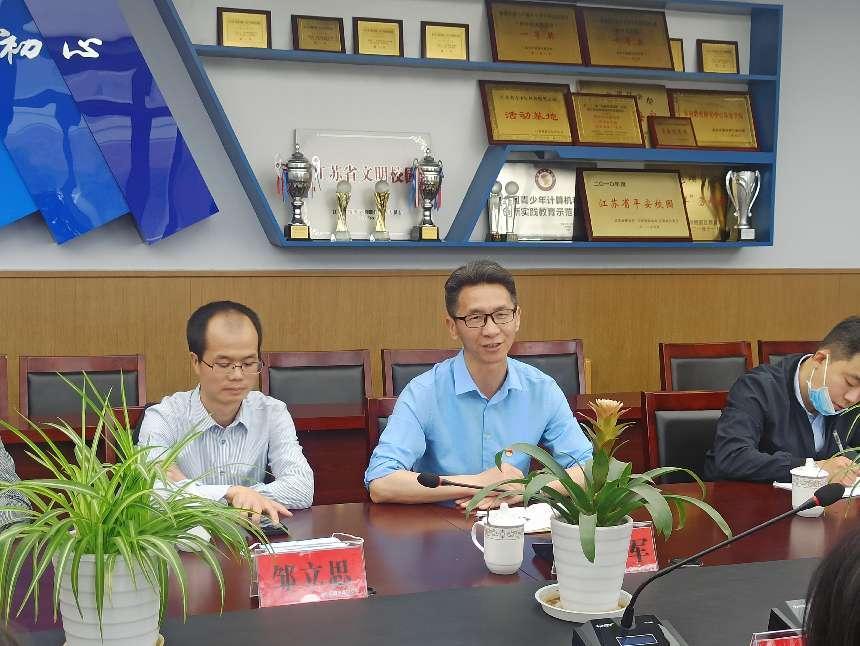 【臻美花中】“栖智荟·霞科行”——栖霞区政府副区长、科技镇长团团长韩淼一行莅临我校指导调研_html_m25cf8428.jpg