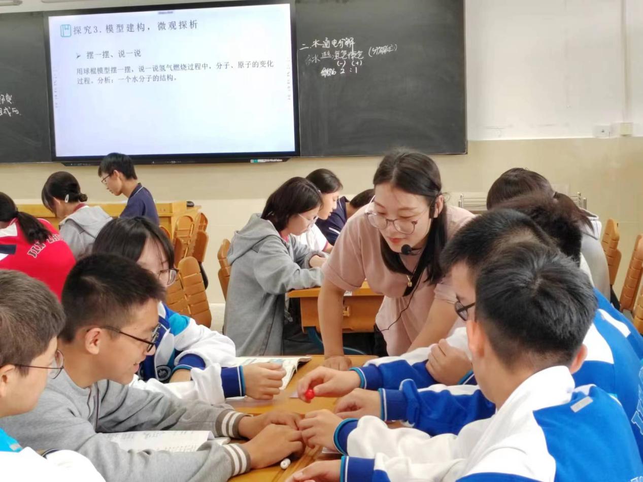 党建引领主题教育新闻稿（党员教师公开课）_html_13a49891.jpg