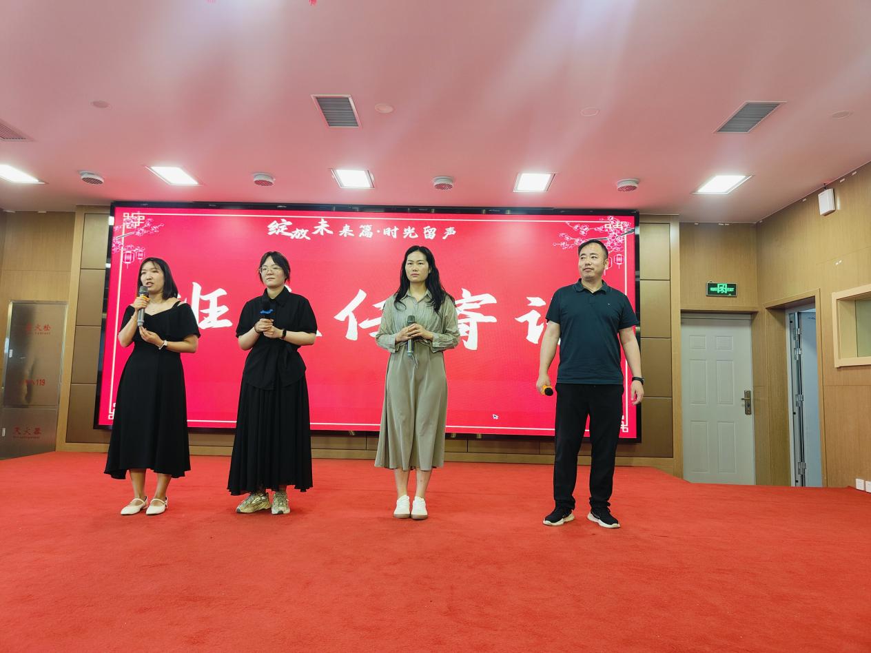 毕业典礼新闻稿_html_mf4648ac.jpg