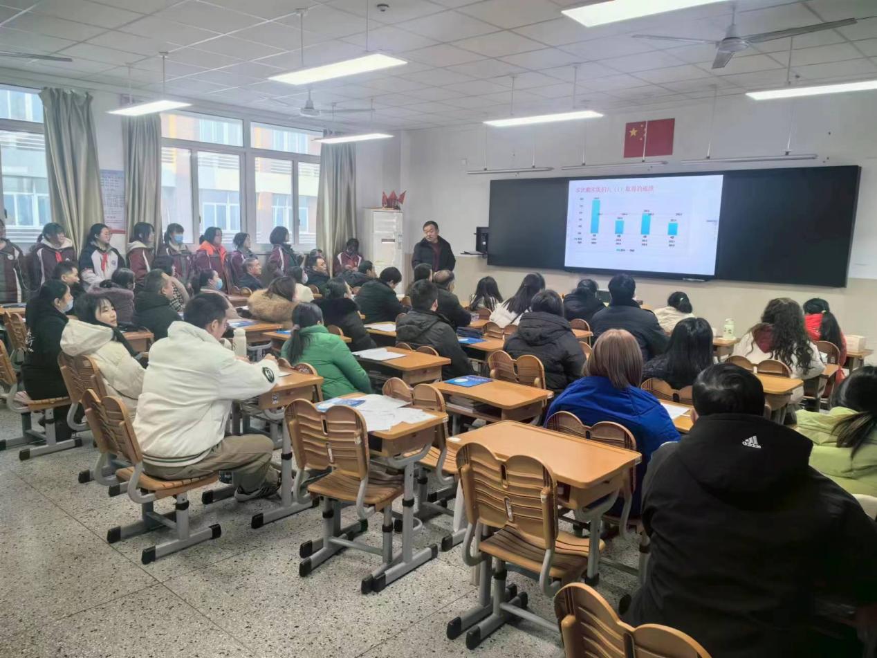 我校召开寒假前家长学校培训会 新闻稿_html_721ba0da.jpg
