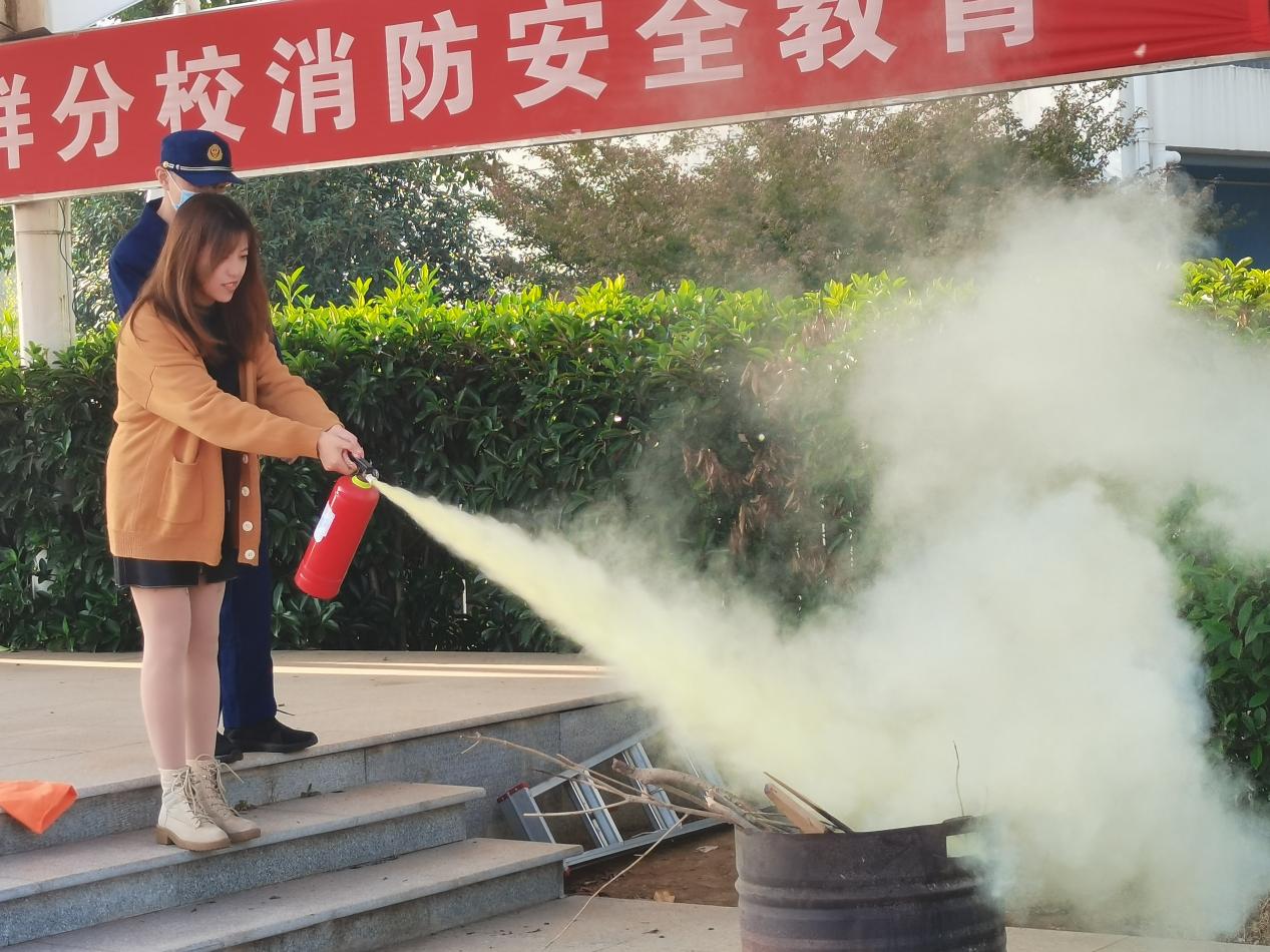 安全第一消防演练_html_4bde7ca8.jpg