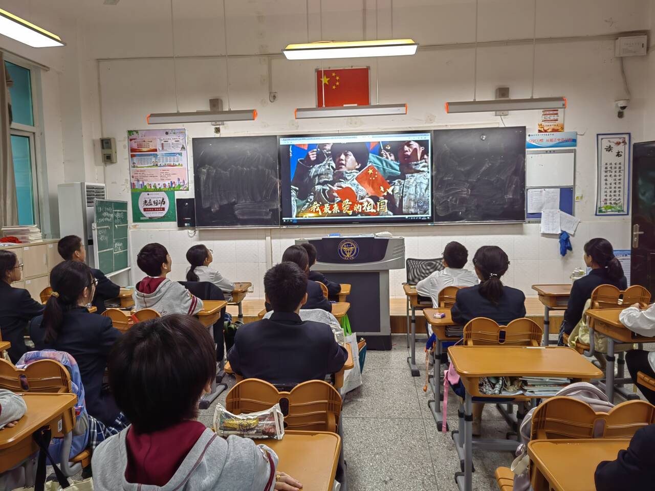 一中思益国庆主题活动新闻稿_html_66859c60.jpg