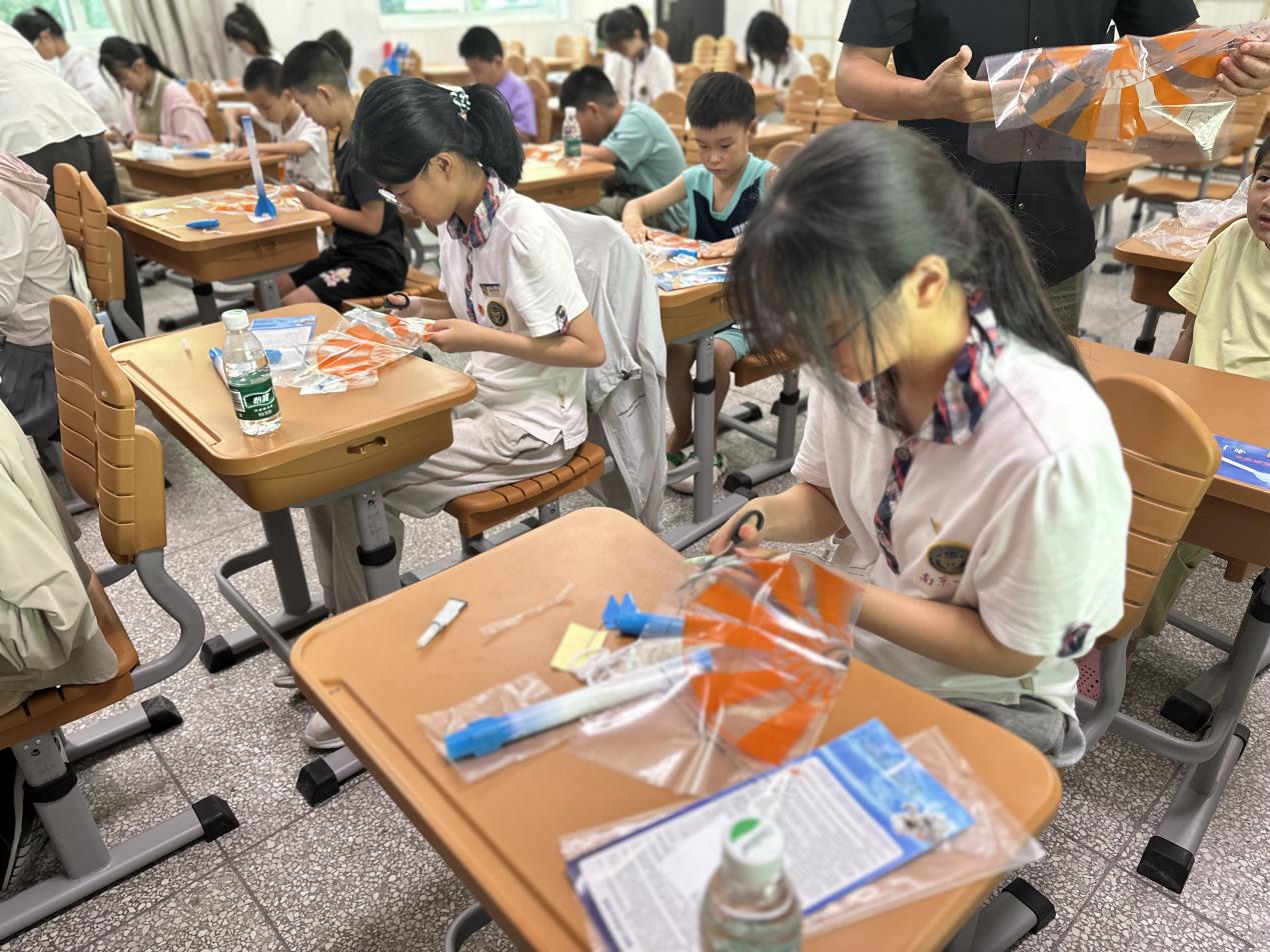 思益文康校社共建——暑期科技夏令营_html_mb19f797.jpg