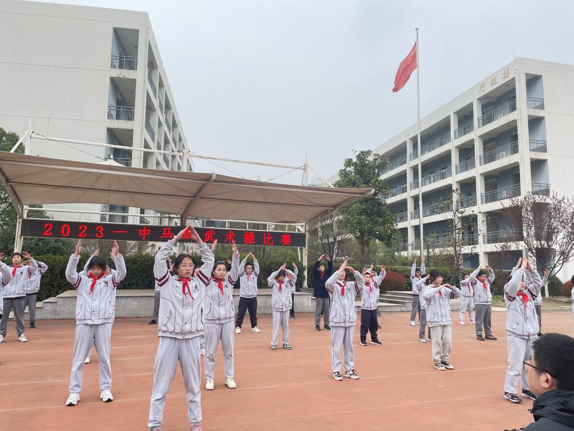 3.20初一武术操比赛_html_601cc210.jpg