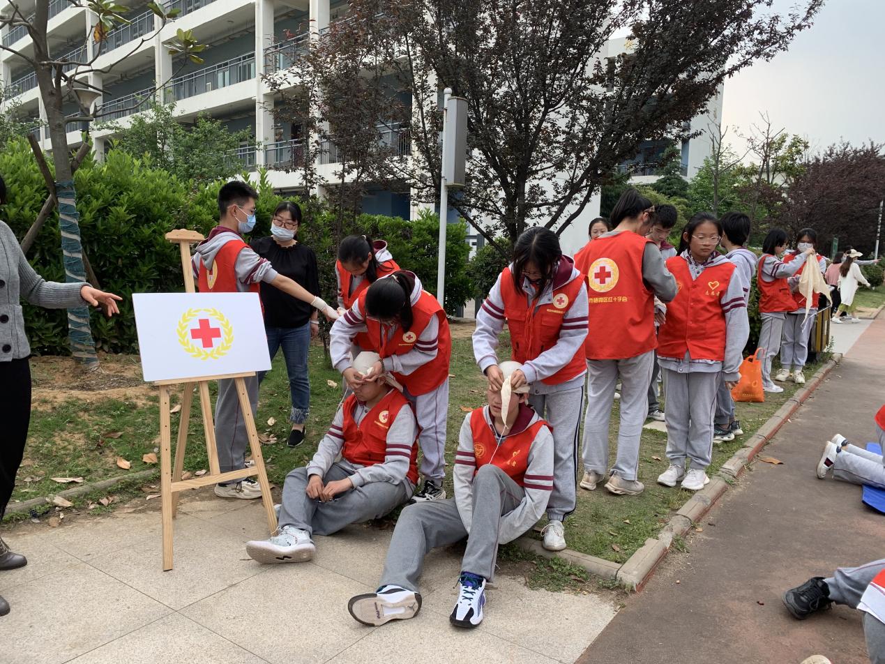 一中思益_html_22a53bea.jpg