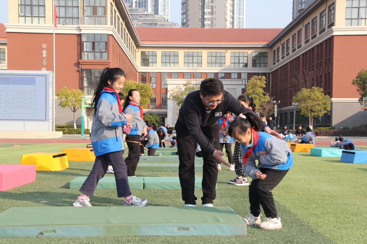 20241226强化基础体适能教学，助力学生体质健康成长----南京市小学体育教研活动(1)_html_mc95ef6e.jpg