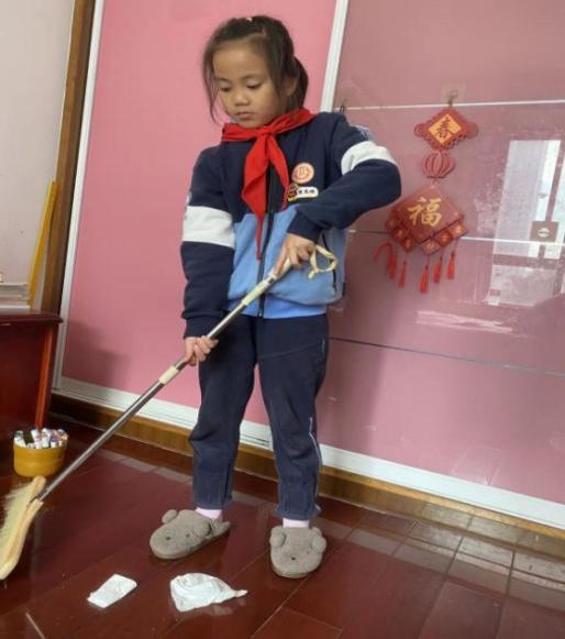 二5班小陶娃居家勤劳动2022.10_html_m658f5ca0.jpg