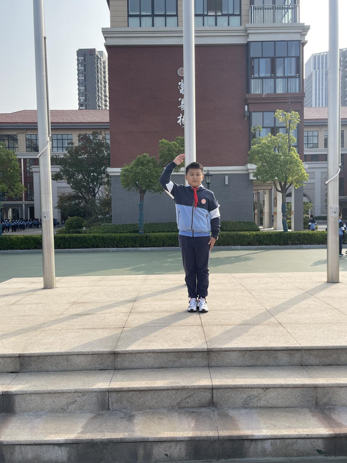 第八周升国旗新闻稿_html_m444caaa0.jpg