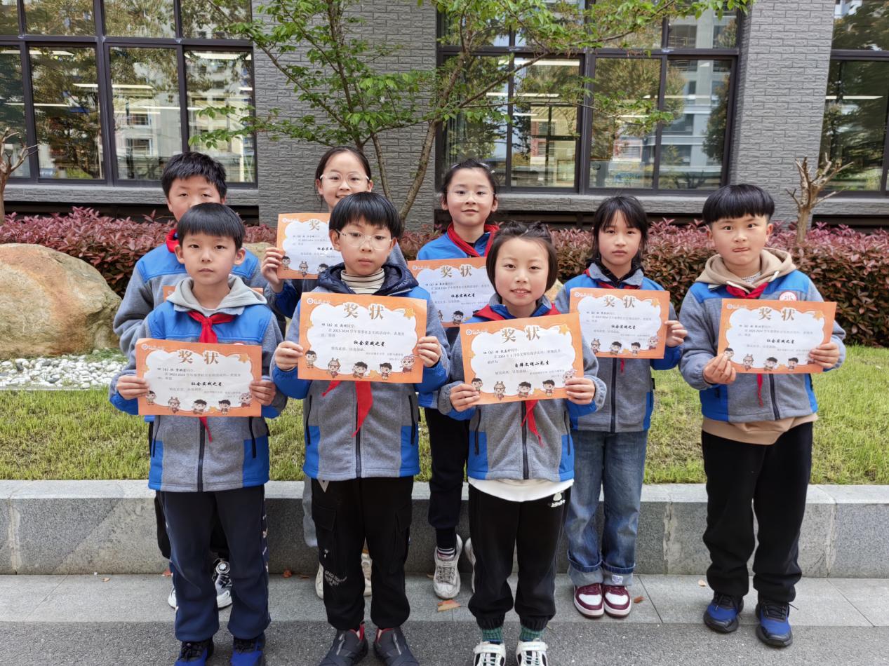 20240409闪闪陶娃秀2024年春季社会实践之星(1)_html_4b6f8297.jpg
