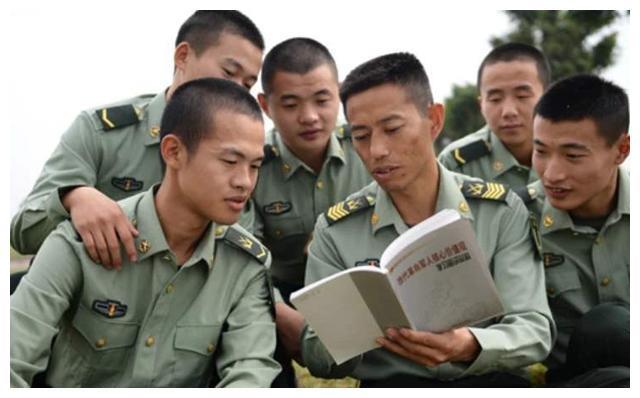 八一勋章第三期_html_171f12b7.jpg