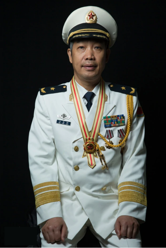 八一勋章第二期(1)_html_6268795f.png