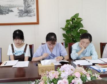 教研组会议新闻稿（照片）_html_m5f1b1684.jpg