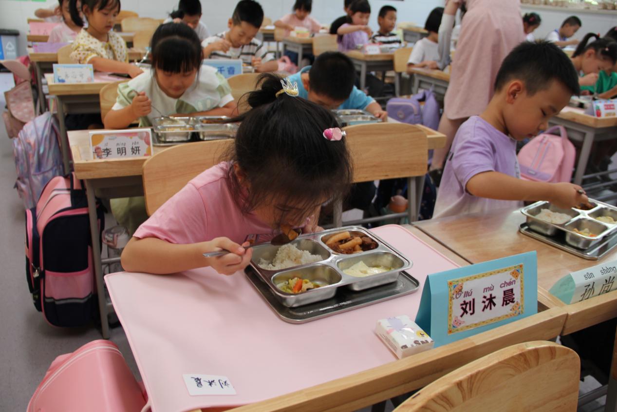 新生入学教育活动新闻_html_730d6579.jpg