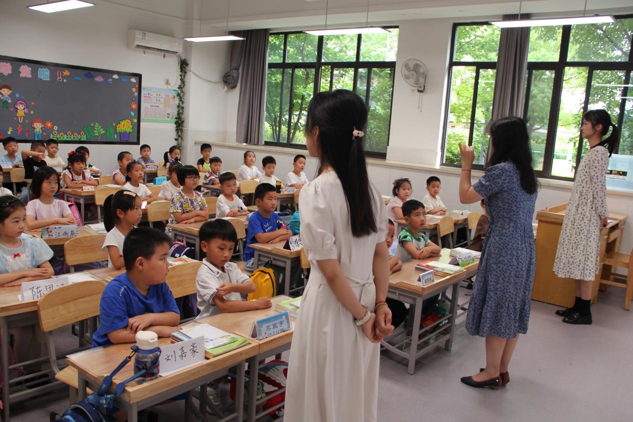 新生入学教育活动新闻_html_2a84b19a.jpg