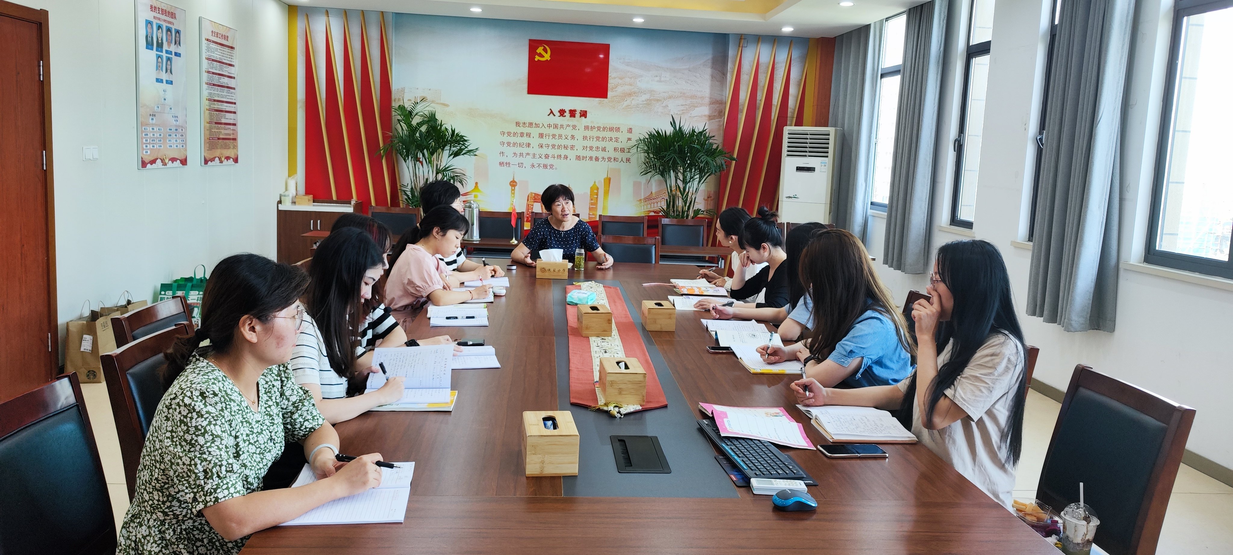 齐心共进，研将致远——记南京市晓庄小学英语校本研修活动（一）_html_5fdb1f71.jpg