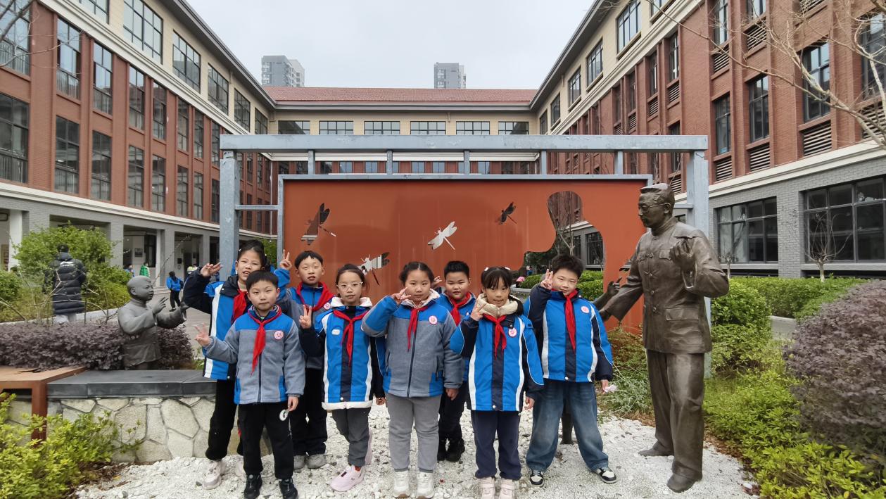 2025.3.5 晓庄小学98周年校庆_html_5465321d.jpg