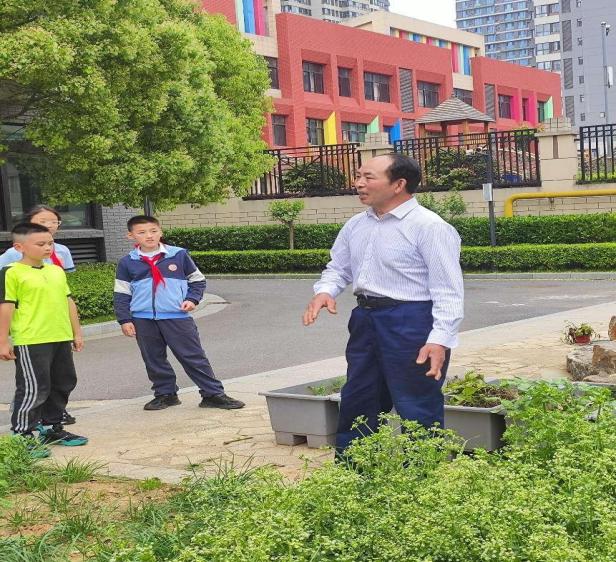 20240509劳动砺心智，实践促成长(1)_html_m1e8361c.jpg