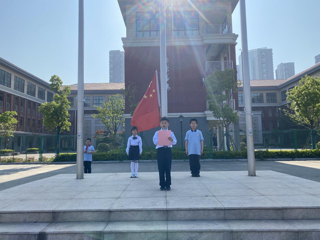 【知行晓庄】【飘扬吧，红领巾】在党旗下成长 扬时代少年声  ——晓庄小学第十二周主题升旗仪式