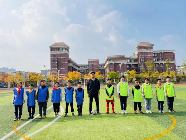 晓庄小学“校长杯”足球班级联赛赛程报道（三）_html_m65c7efb4.jpg
