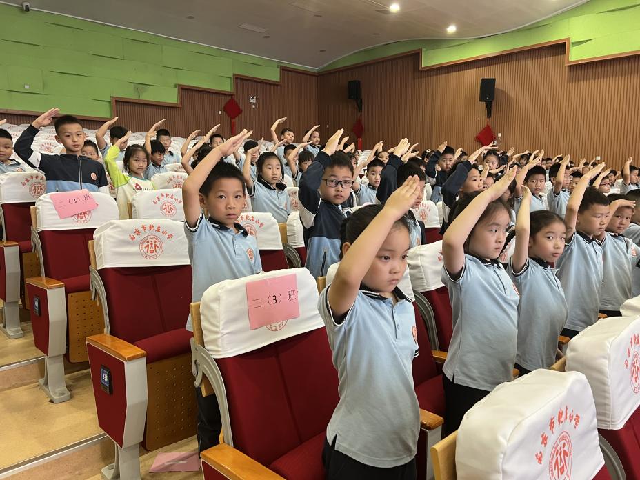 队前培训新闻稿_html_186e1940.jpg