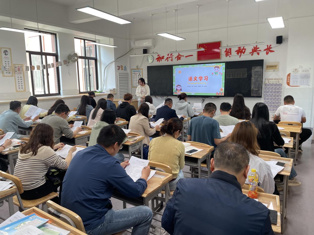 2025.4.25 2024-2025第二学期家长会新闻稿_html_mf887c38.jpg