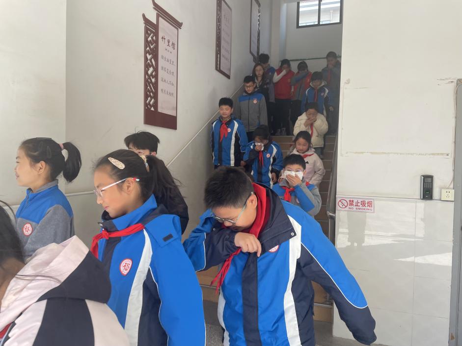 20250321消防应急演练报道_html_m248d8c25.jpg