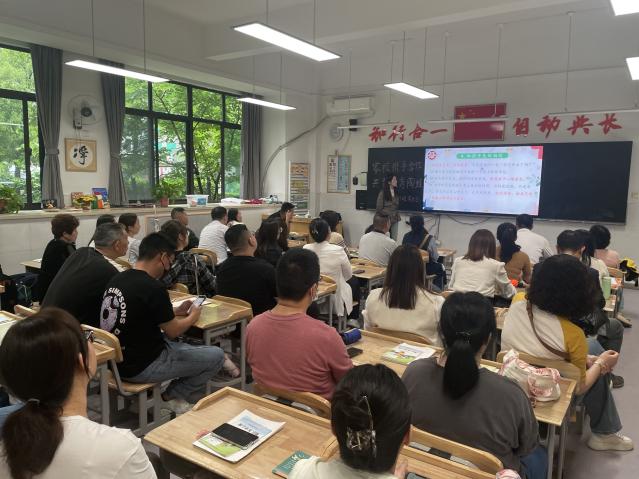 20240514期中家长会_html_40b8325a.jpg