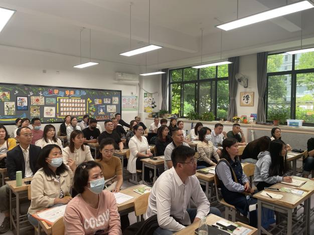 20240514期中家长会_html_3c37fe0.jpg