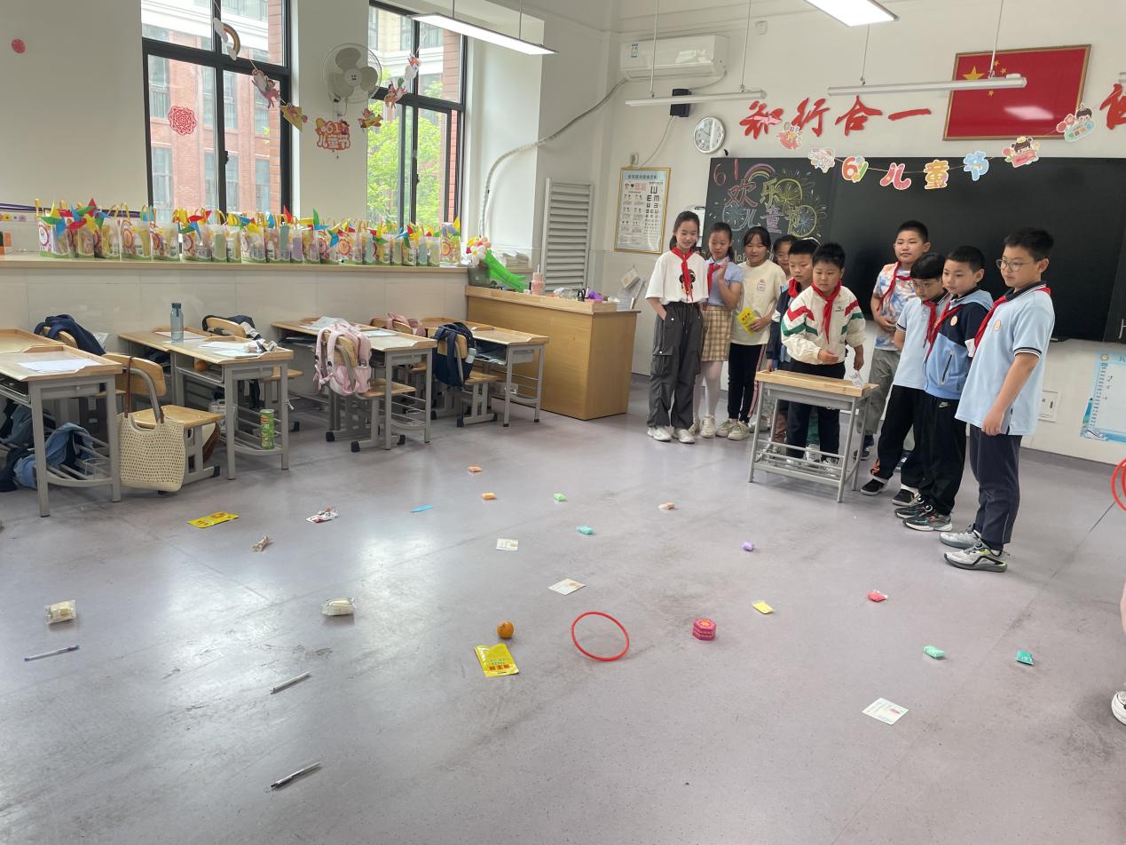 20240602我和导师过六一_html_m2a5d2223.jpg