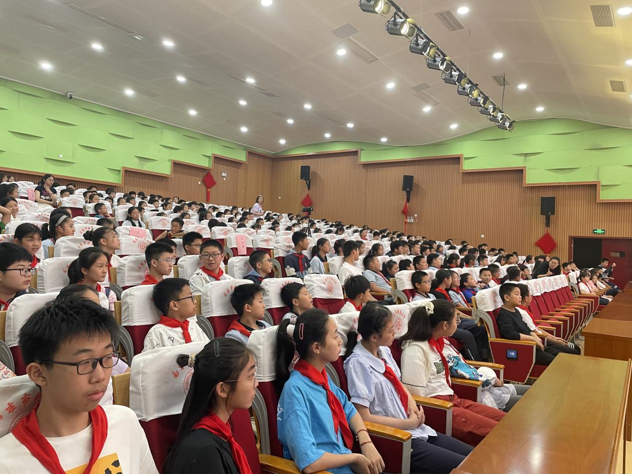 20240602我和导师过六一_html_6a46718f.jpg