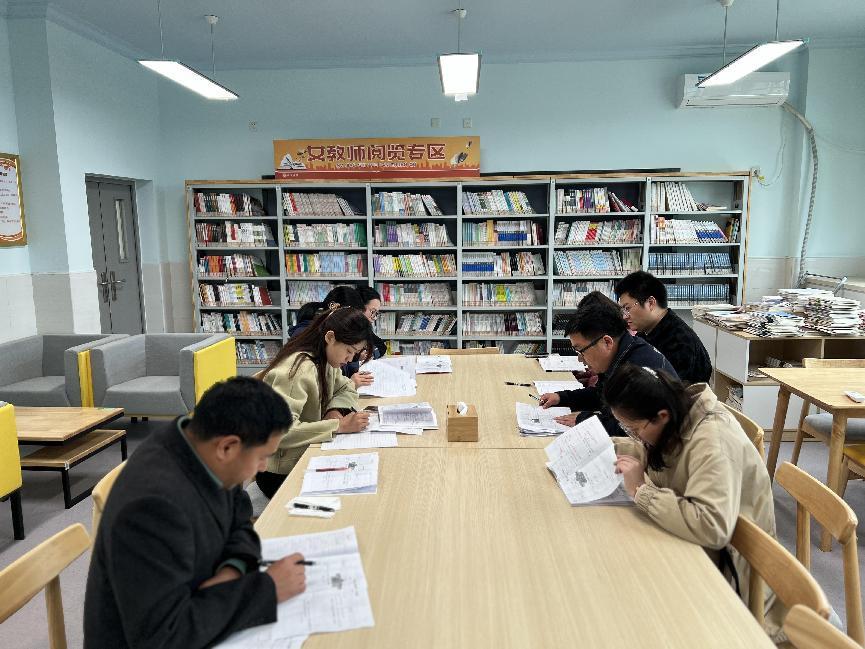 数学组第十二次教研活动报道_html_2df0a92d.jpg