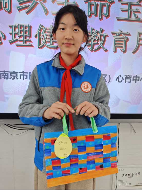 动手巧编生命宝袋,悦纳成就丰盈人生——五、六年级心理健康教育月活动顺利开展690.png