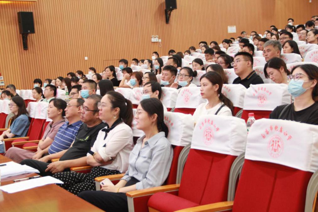 新生家长会8.30_html_m1d884d05.jpg