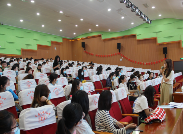 2021年栖霞区新教师入职培训小记（晓庄小学）新闻稿 (1)_html_7d0bb3c3.png